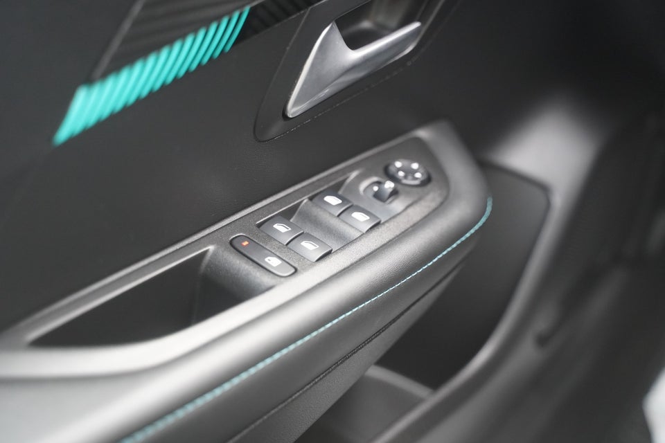 Peugeot 208 1,2 PureTech 100 Allure Sky 5d