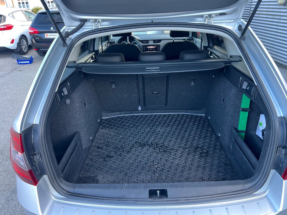 Skoda Octavia 2,0 TDi 150 Business Line+ Celebration Combi DSG 5d