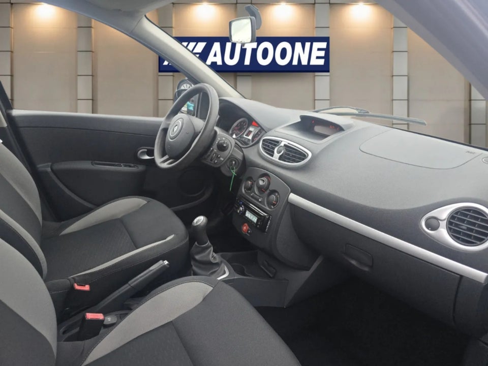 Renault Clio III 1,2 16V TCe Expression 5d