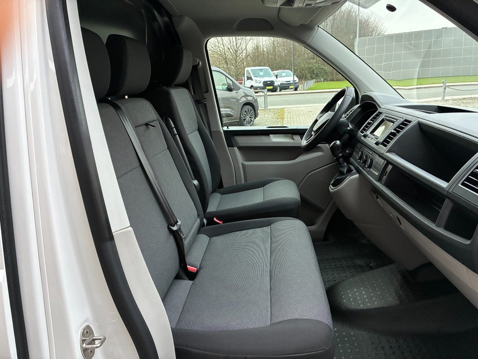 VW Transporter 2,0 TDi 102 Kassevogn lang