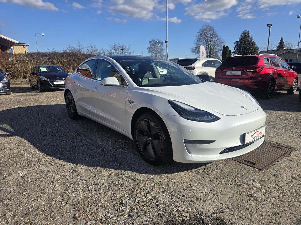 Tesla Model 3 Standard Range+ RWD 4d