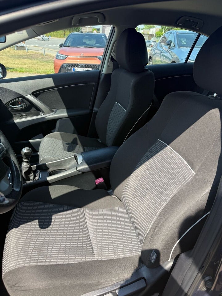 Toyota Avensis 1,6 VVT-i T2 4d