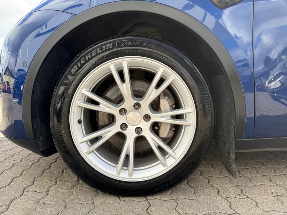 Tesla Model Y Long Range AWD 5d