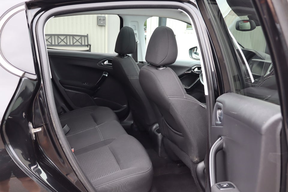Peugeot 208 1,5 BlueHDi 100 Allure Sky 5d