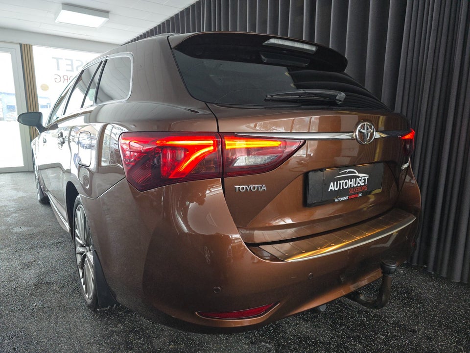 Toyota Avensis 1,8 VVT-i T2 Premium Touring Sports MDS 5d