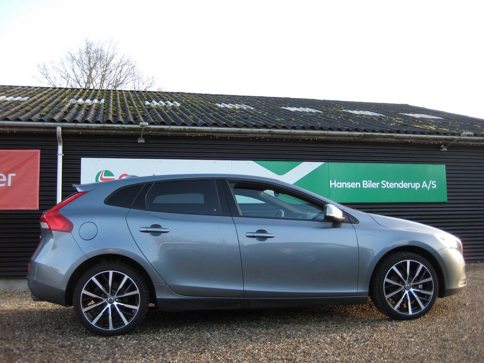 Volvo V40 2,0 D3 150 Momentum aut. 5d