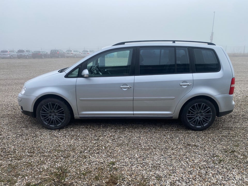 VW Touran 1,6 FSi 5d