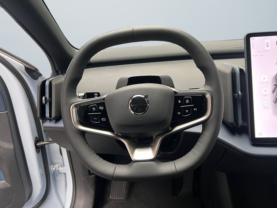 Volvo EX30 Standard Range Plus 5d