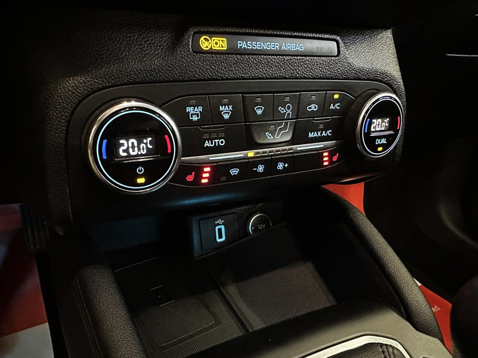 Ford Focus 1,0 EcoBoost Titanium Business stc. 5d