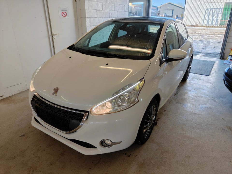Peugeot 208 1,2 VTi Allure 5d