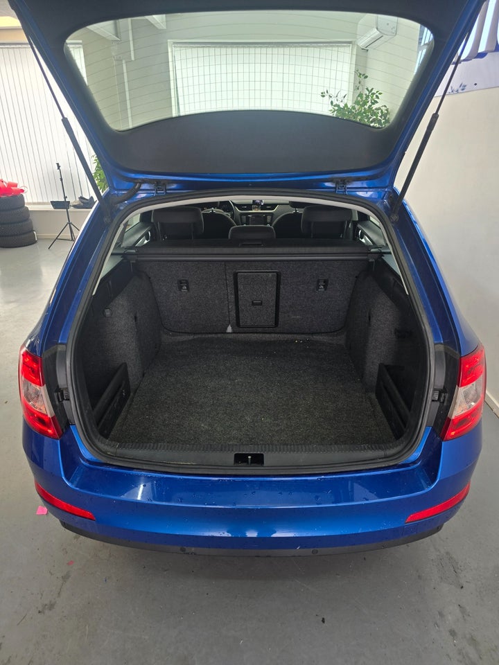 Skoda Octavia 1,8 TSi 180 Elegance Combi 5d