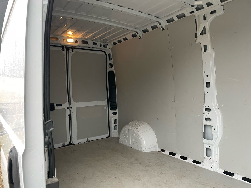 Peugeot Boxer 335 2,2 BlueHDi 140 L3H2 Premium