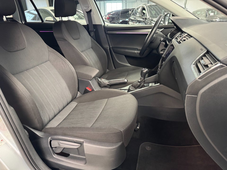 Skoda Octavia 1,6 TDi 115 Style Combi DSG 5d