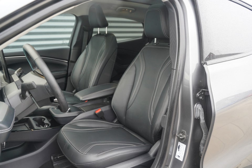 Ford Mustang Mach-E 78 Standard Range 5d