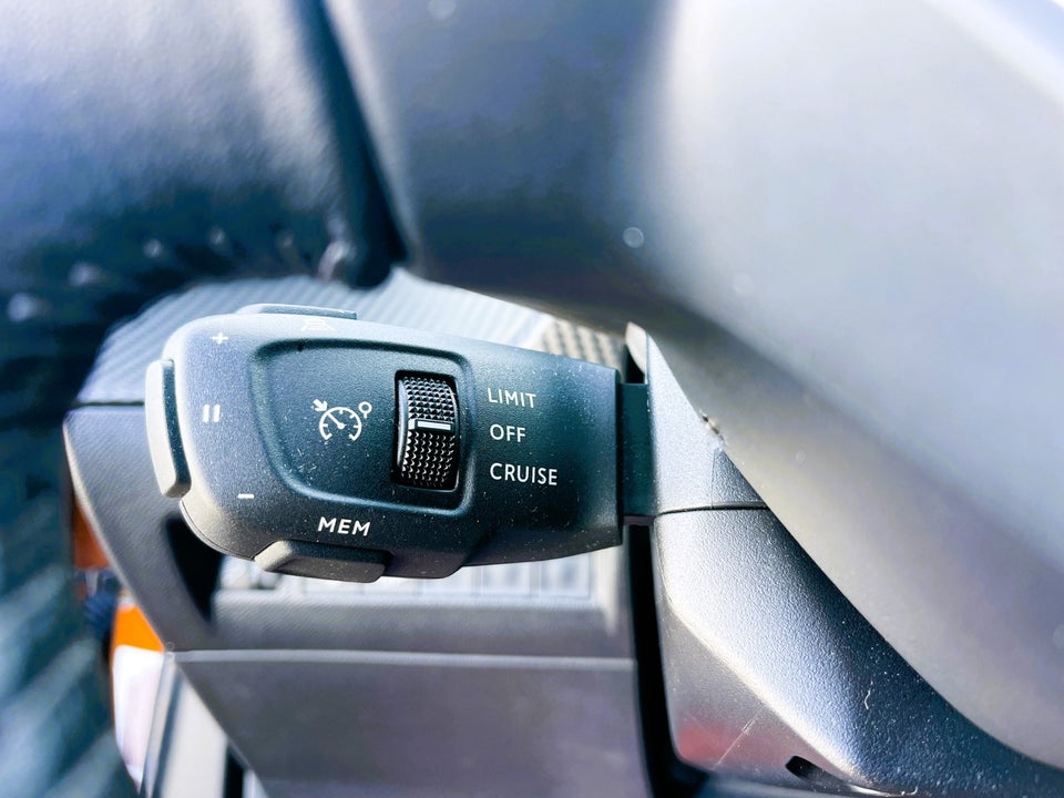 Peugeot 2008 1,2 PureTech 130 Active Limited EAT8 5d