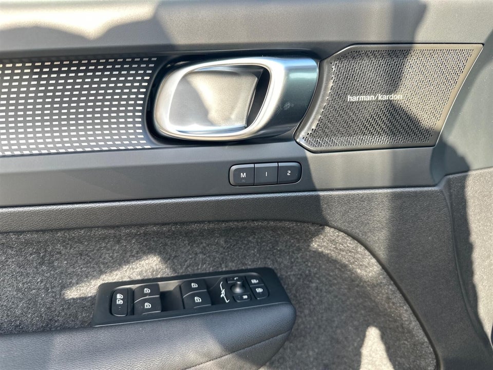 Volvo EX40 Extended Range Black Edition 5d