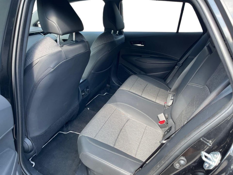 Toyota Corolla 1,8 Hybrid Style Touring Sports e-CVT 5d