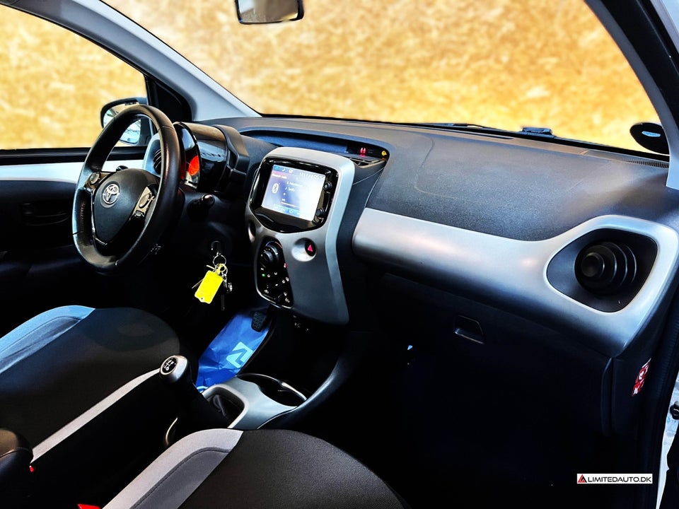 Toyota Aygo 1,0 VVT-i x-press 5d