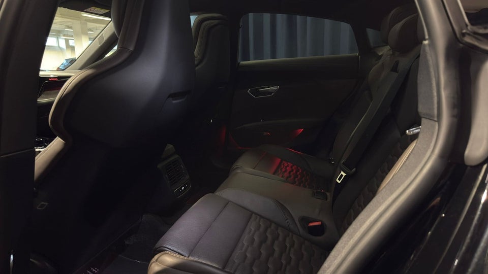 Audi e-tron GT quattro 4d