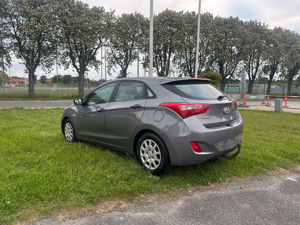 Hyundai i30 1,6 CRDi 110 Comfort Eco 5d