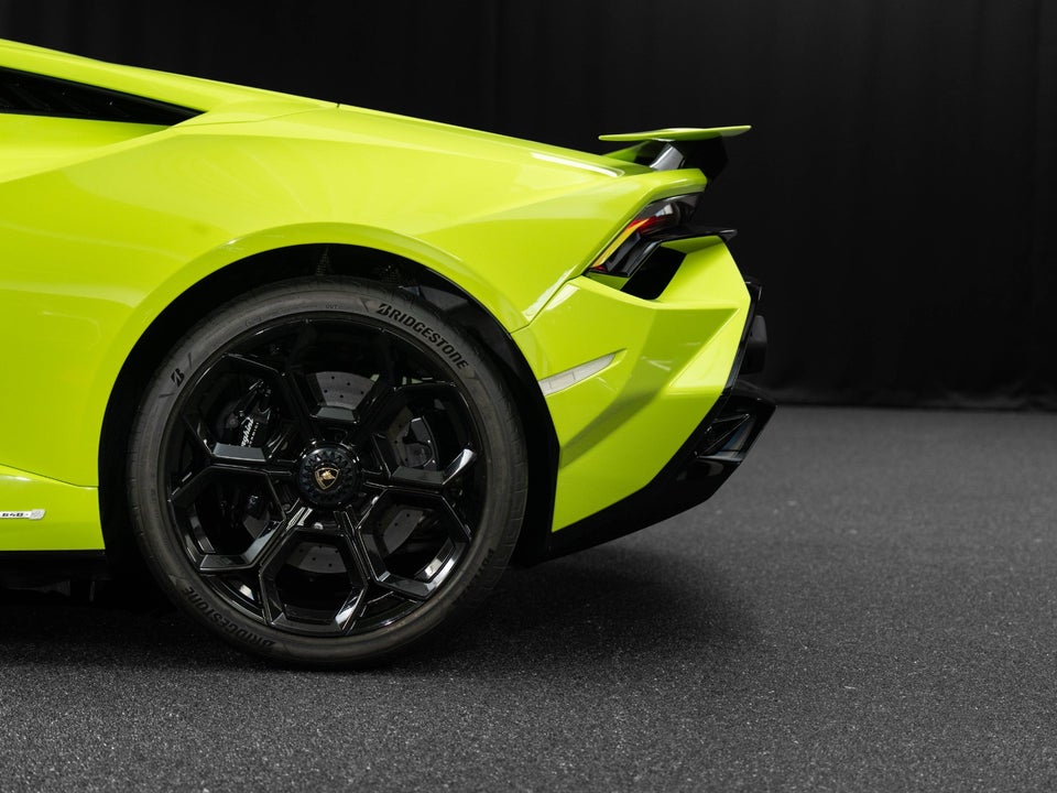 Lamborghini Huracan 5,2 Tecnica RWD 2d