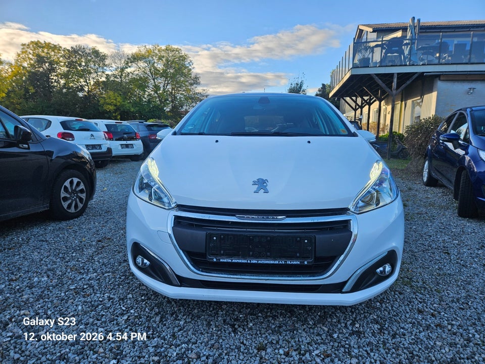 Peugeot 208 1,2 VTi 82 Signature Sky 5d