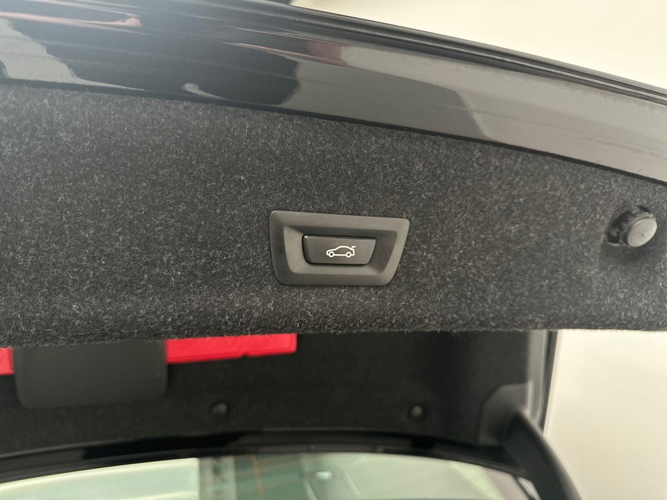 BMW 320i 2,0 Connected aut. 4d