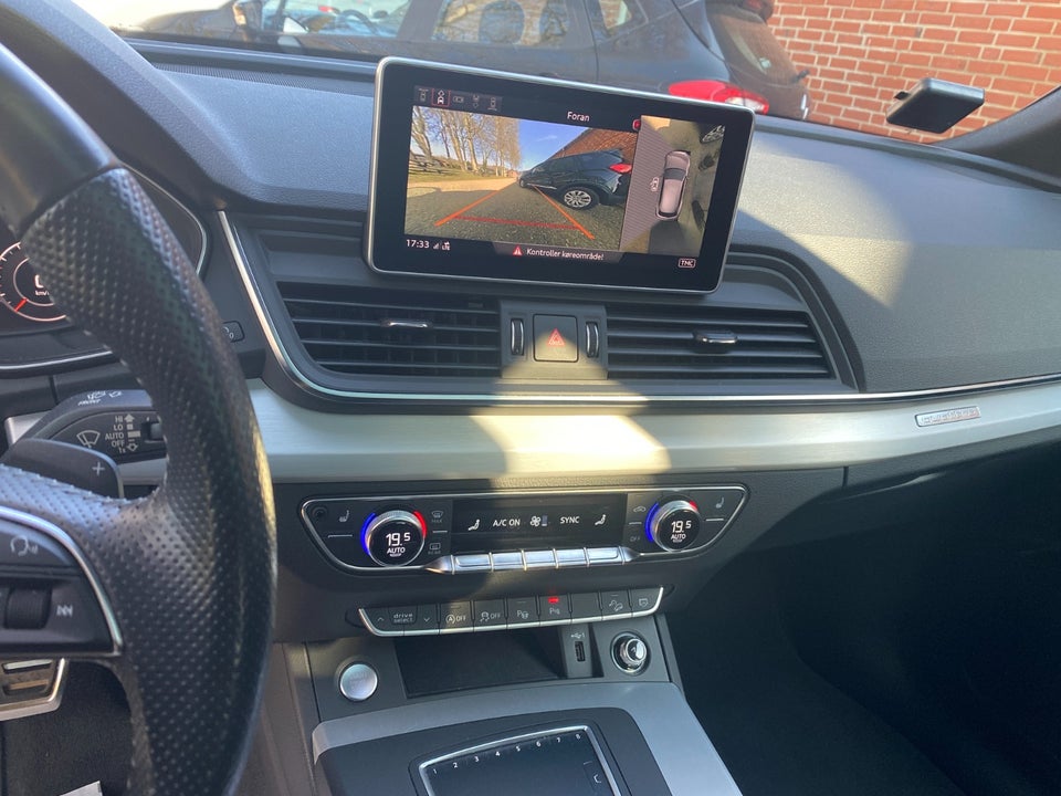 Audi Q5 40 TDi S-line quattro S-tr. 5d