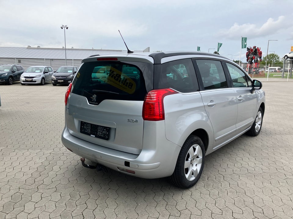 Peugeot 5008 1,6 BlueHDi 120 Style 7prs 5d