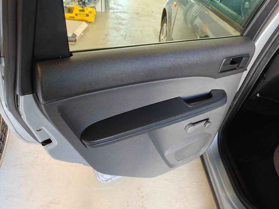 Ford Focus C-MAX 1,6 Trend 5d