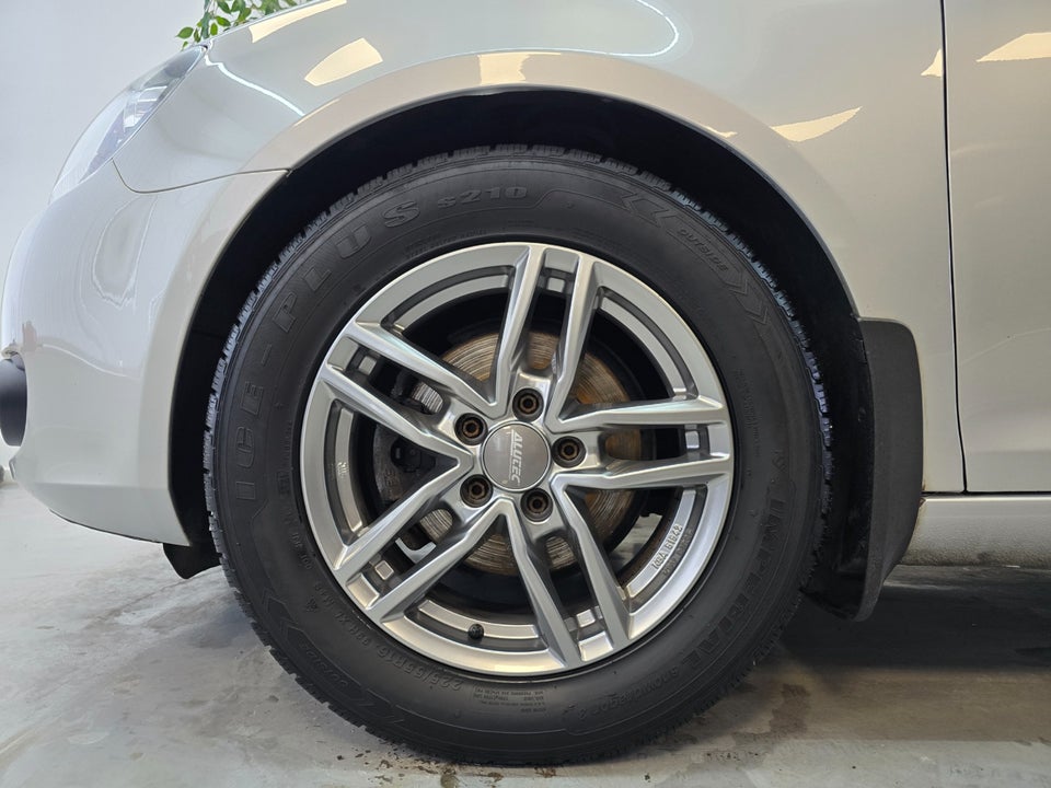 VW Golf VI 1,6 TDi 105 Comfortline Variant BMT 5d