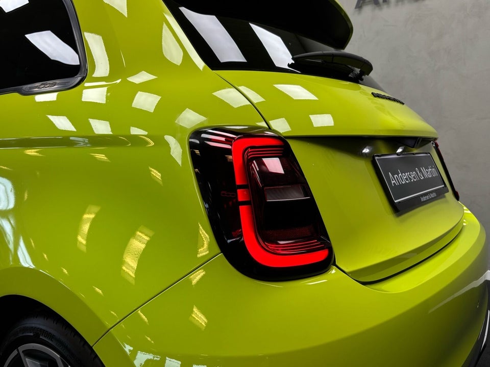 Abarth 500e Scorpionissima 3d