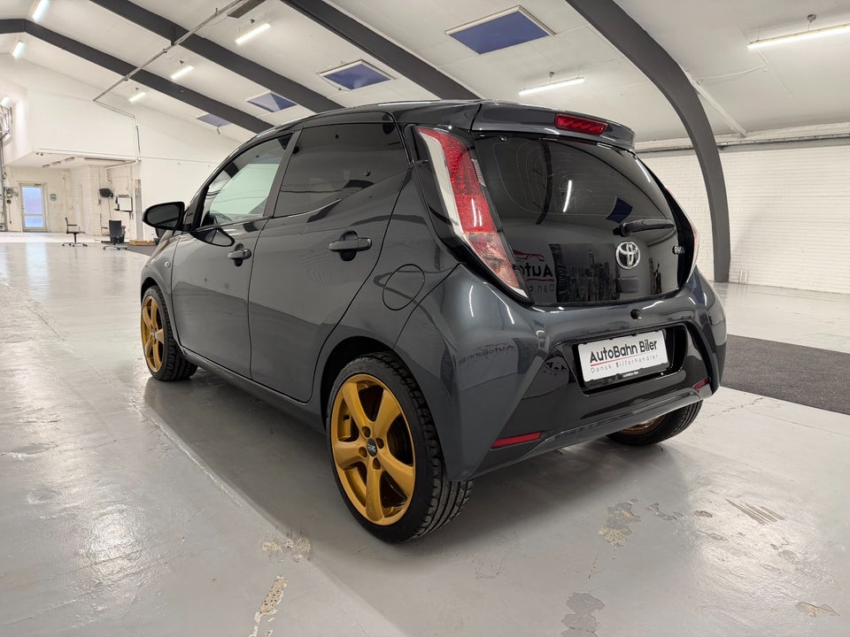 Toyota Aygo 1,0 VVT-i x-wave Sky 5d