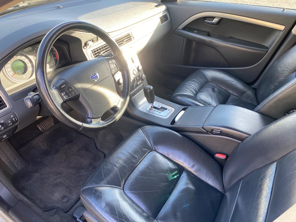 Volvo V70 2,5 T Momentum aut. 5d