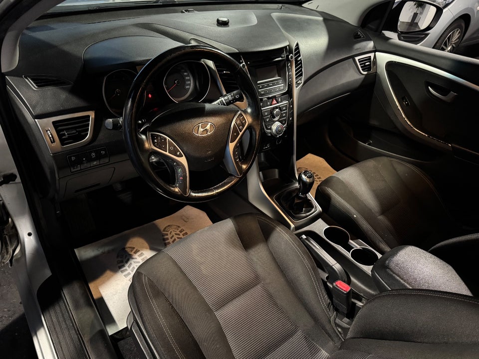 Hyundai i30 1,6 CRDi 110 Comfort Eco 5d