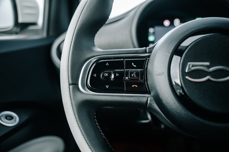 Fiat 500e 42 la Prima by Bocelli Cabrio 2d