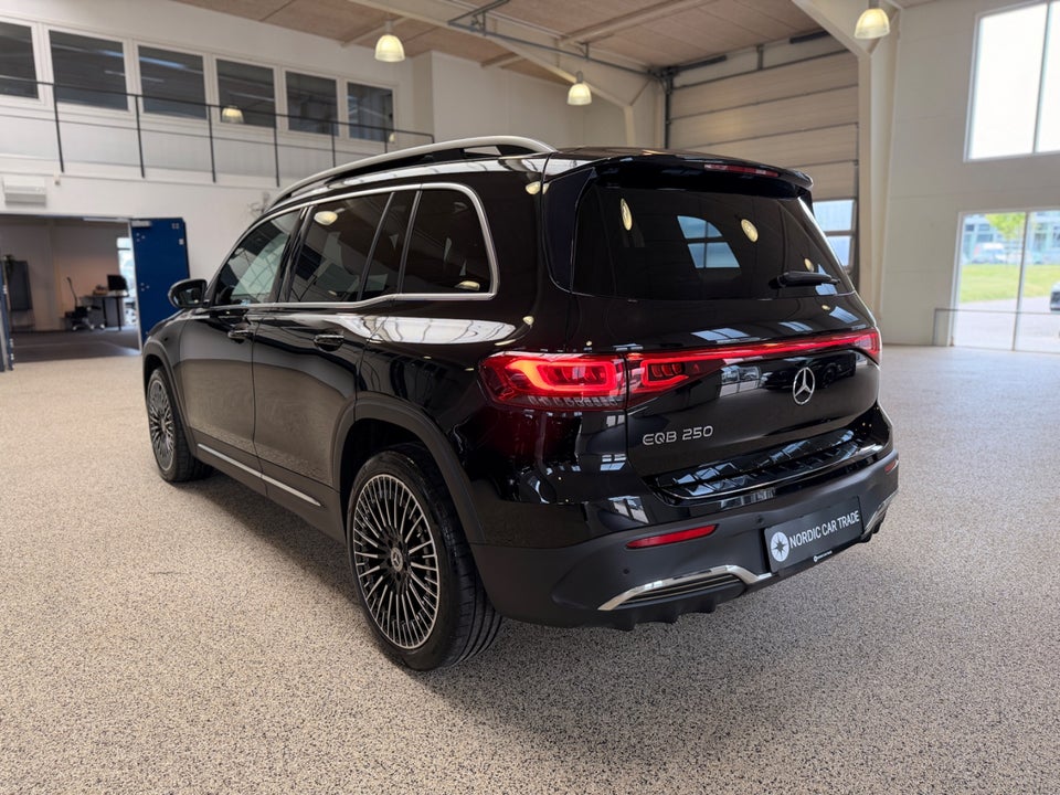 Mercedes EQB250 AMG Line 5d