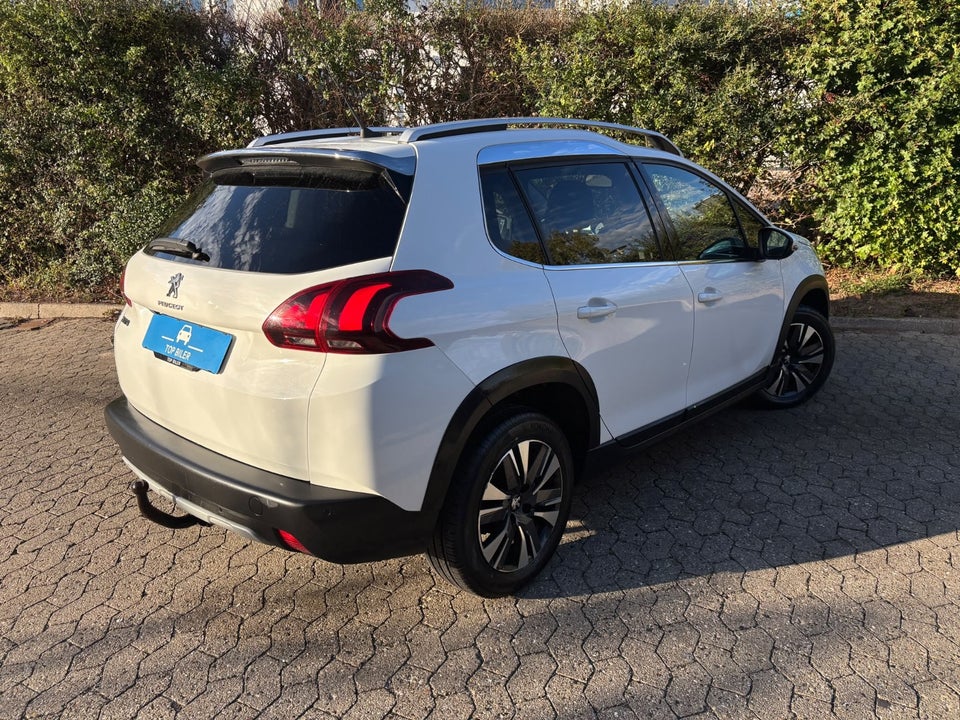 Peugeot 2008 1,2 e-THP 110 Allure Sky 5d