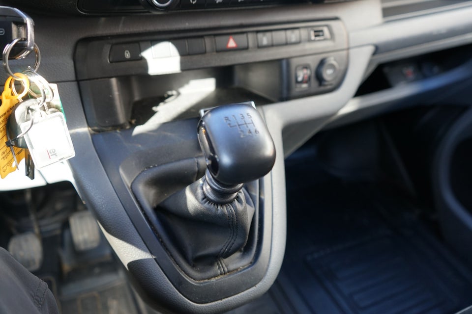 Toyota ProAce 2,0 D 120 Medium Base++ Chassis 2d