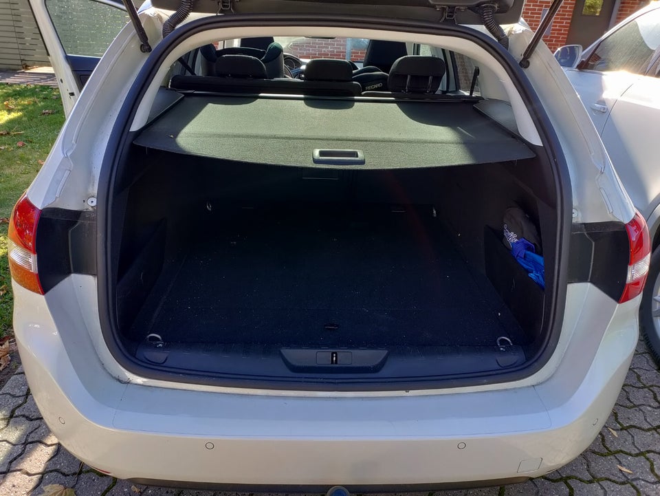 Peugeot 308 1,5 BlueHDi 130 Allure Sky SW 5d