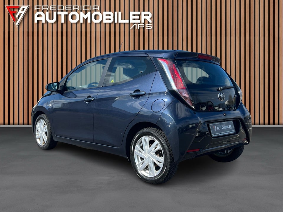 Toyota Aygo 1,0 VVT-i x-wave Sky 5d
