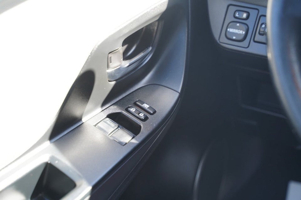 Toyota Yaris 1,3 VVT-i Skyview 5d