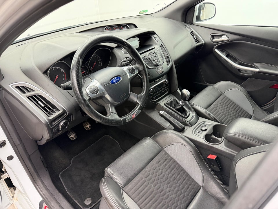 Ford Focus 2,0 SCTi 250 ST2 stc. 5d