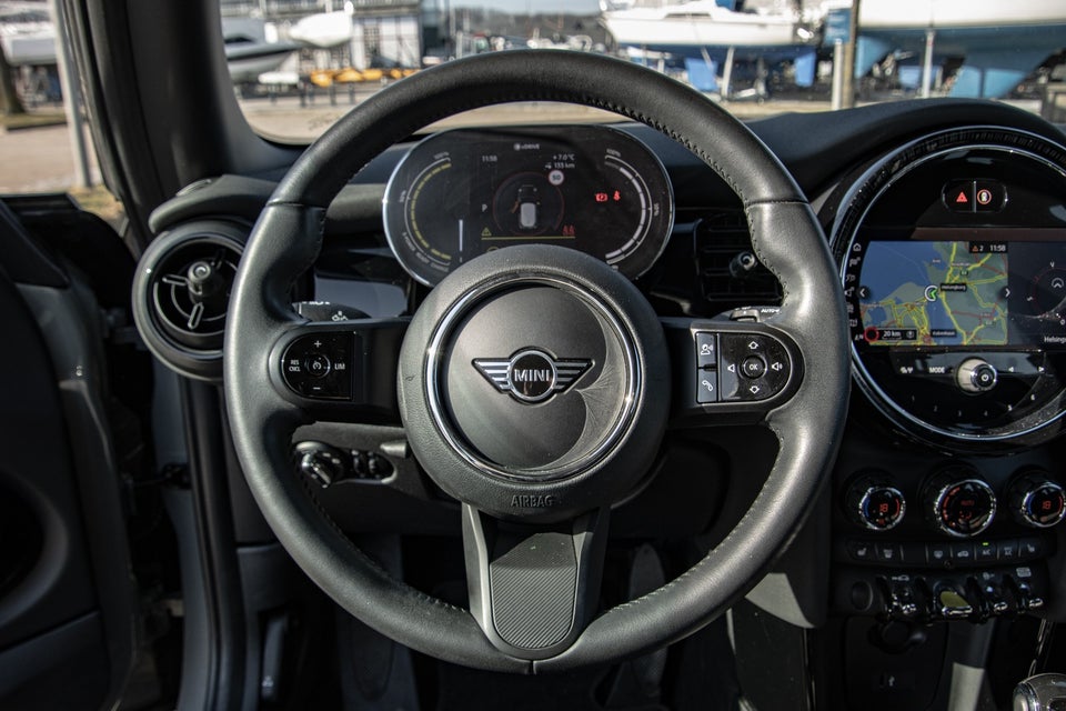 MINI Cooper SE Essential 3d