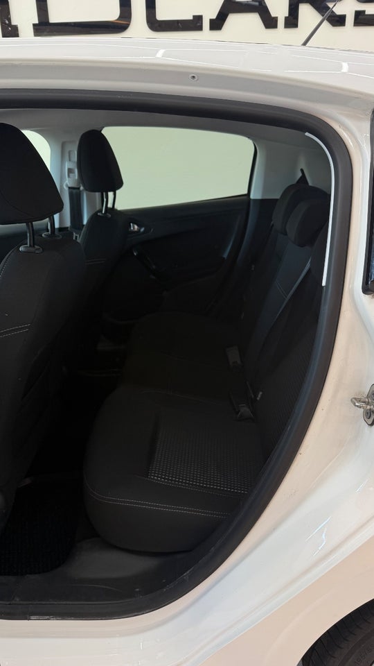 Peugeot 208 1,2 PureTech 82 Allure Sky 5d