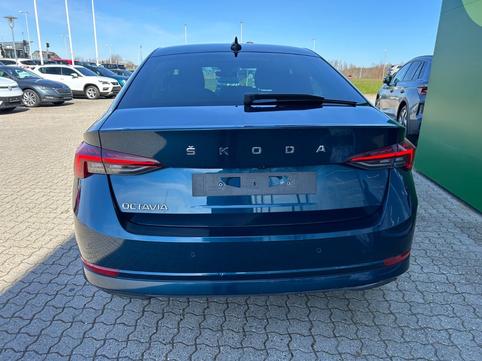 Skoda Octavia 2,0 TDi 150 Business Executive DSG 5d