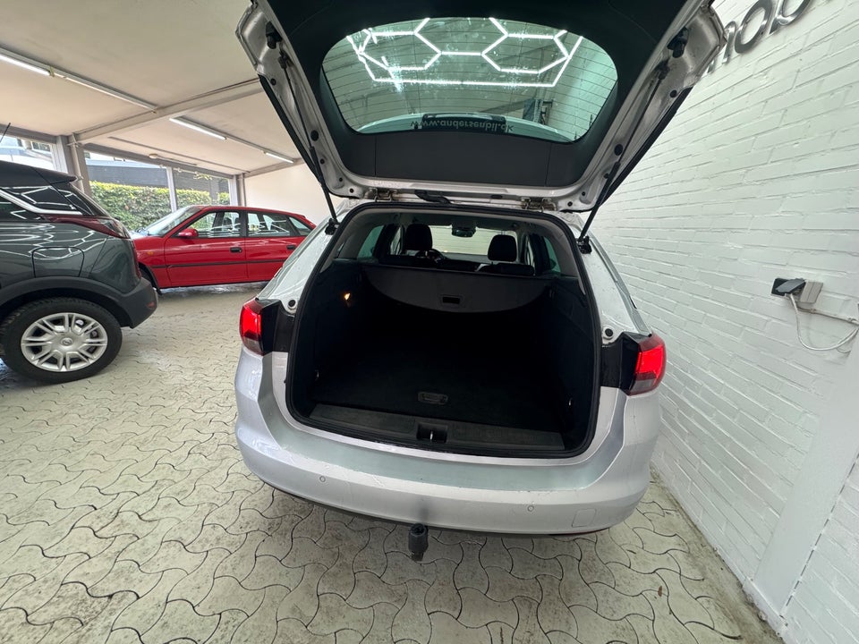 Opel Astra 1,6 CDTi 110 Enjoy Sports Tourer 5d