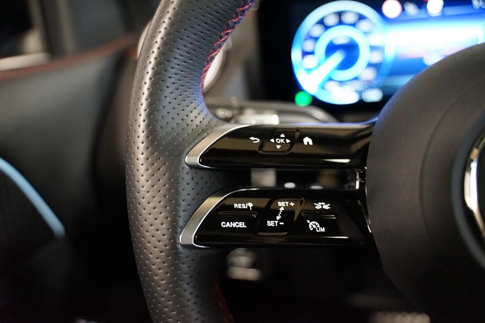 Mercedes EQA300 AMG Line 4Matic 5d