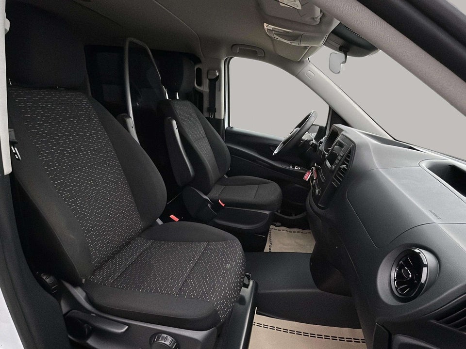 Mercedes eVito 129 Tourer PRO L Van