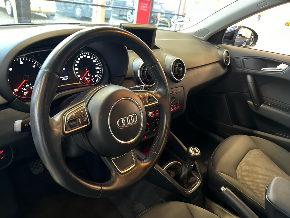 Audi A1 1,6 TDi 90 Ambition Sportback 5d